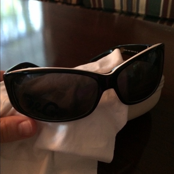 Authentic D&G sunglasses - Picture 2 of 2